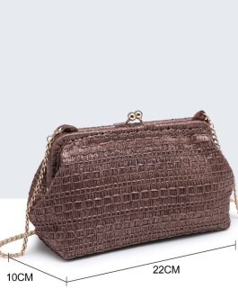 Bolso de mano de rafia con cierre click