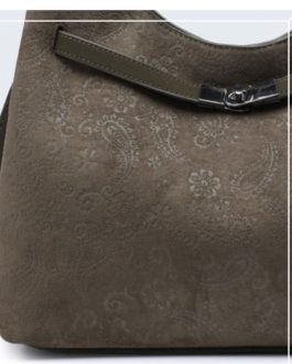 Bolso grabado flores con detalle de hebilla